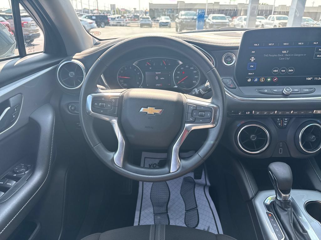 Used 2025 Chevrolet Blazer LT AWD/4WD image 16