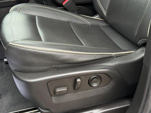 Used 2022 Chevrolet Suburban Premier image 28