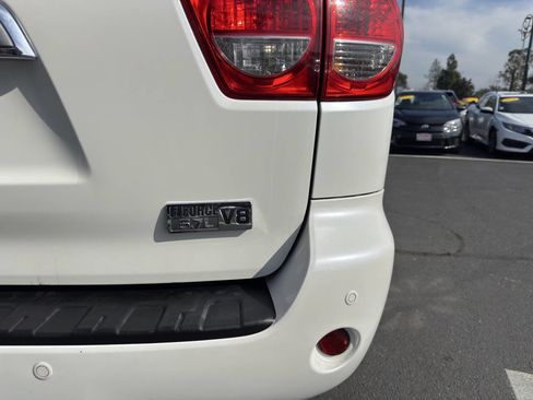 Used 2010 Toyota Sequoia Platinum image 28