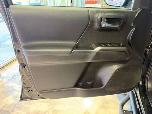Used 2023 Toyota Tacoma TRD Off-Road image 33