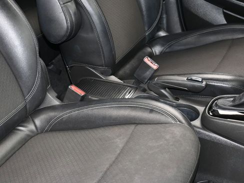 Used 2020 Buick Encore Preferred image 40