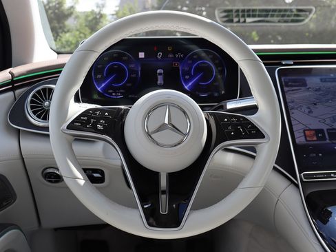 Used 2023 Mercedes-Benz EQS 450+ SUV image 22