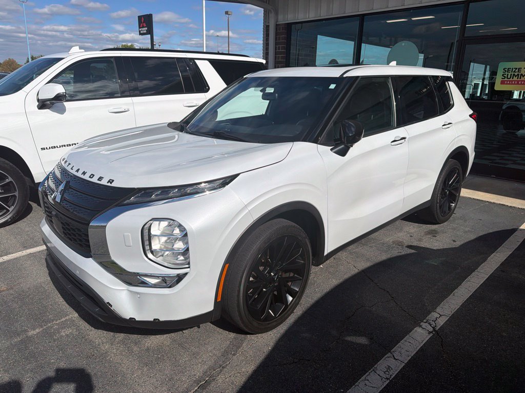 Used 2023 Mitsubishi Outlander SE Black Edition AWD/4WD image 4
