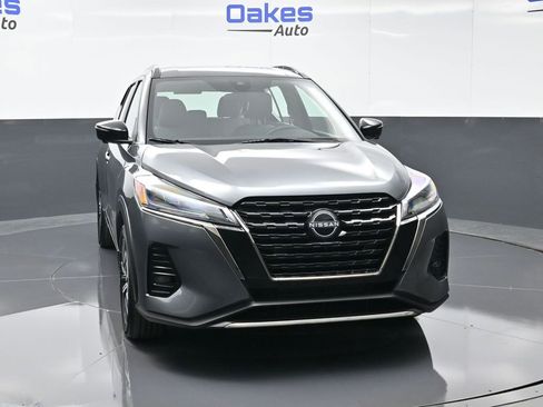 Used 2023 Nissan Kicks SR w/ SR Premium Package image 3