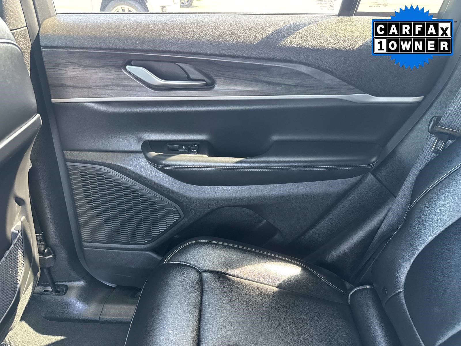 Used 2024 Jeep Grand Cherokee Limited RWD image 16