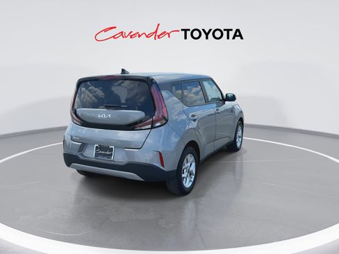 Used 2025 Kia Soul LX w/ LX Technology Package FWD image 8