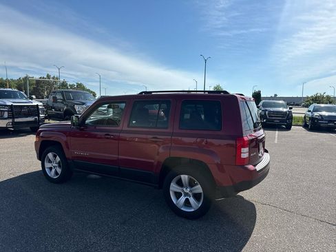 Used 2017 Jeep Patriot Latitude AWD/4WD image 3