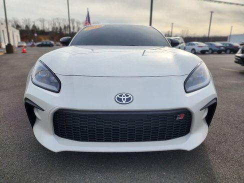 Used 2025 Toyota GR86 image 2