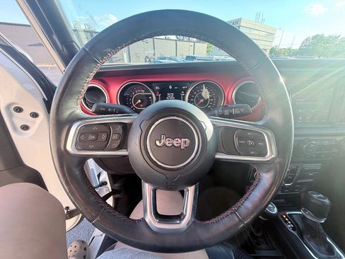 Used 2018 Jeep Wrangler Unlimited Rubicon AWD/4WD image 14