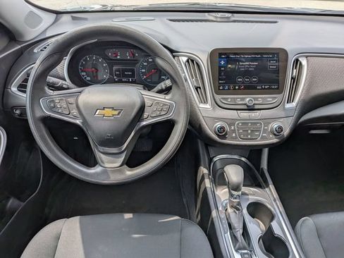 Used 2025 Chevrolet Malibu LT FWD image 18