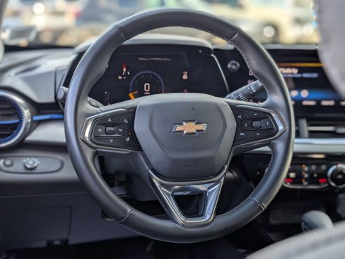 Certified 2024 Chevrolet Trax LT w/ Driver Confidence Package image 16