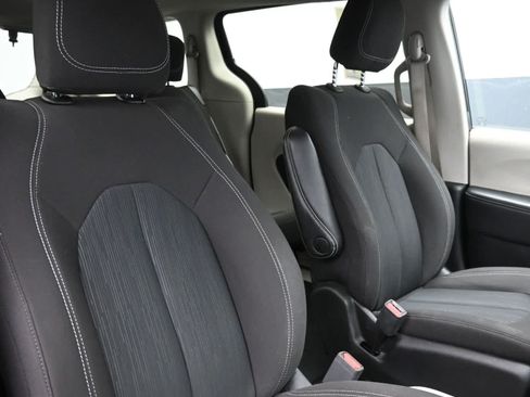 Used 2024 Chrysler Voyager LX FWD image 22