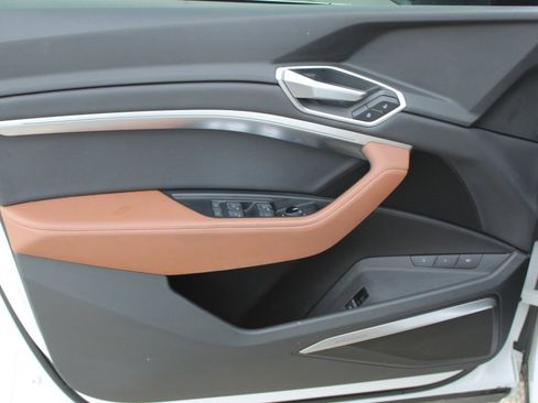 Used 2019 Audi e-tron Premium Plus image 9