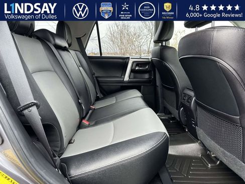 Used 2016 Toyota 4Runner SR5 Premium image 12