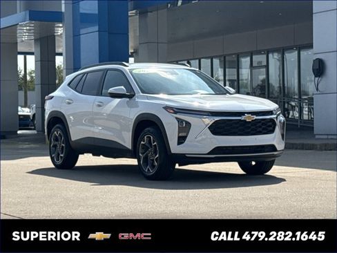 Used 2025 Chevrolet Trax LT w/ LT Convenience Package FWD image 1