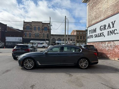 Used 2016 BMW 750i xDrive image 5