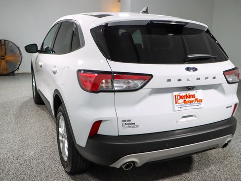 Used 2021 Ford Escape SE image 9