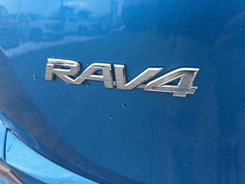 Used 2018 Toyota RAV4 XLE image 32
