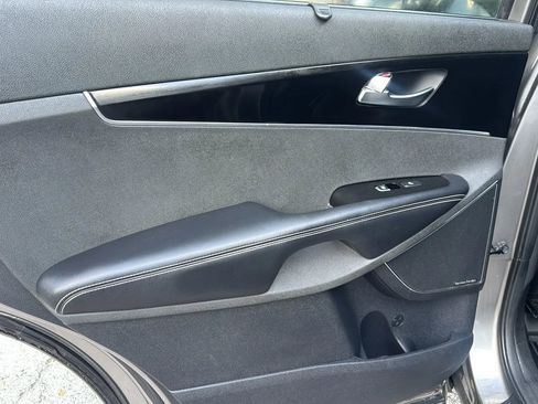 Used 2019 Kia Sorento SX image 28