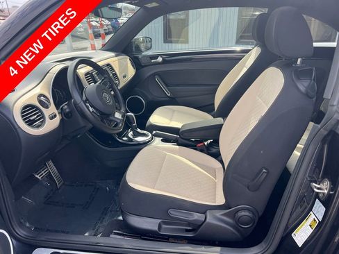 Used 2019 Volkswagen Beetle 2.0T SE FWD image 9