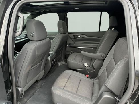 Used 2025 Chevrolet Traverse LT w/ Sun and Wheel Package AWD/4WD image 17
