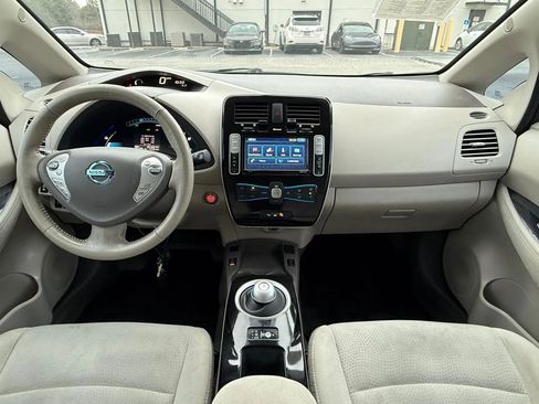 Used 2015 Nissan Leaf SV image 3