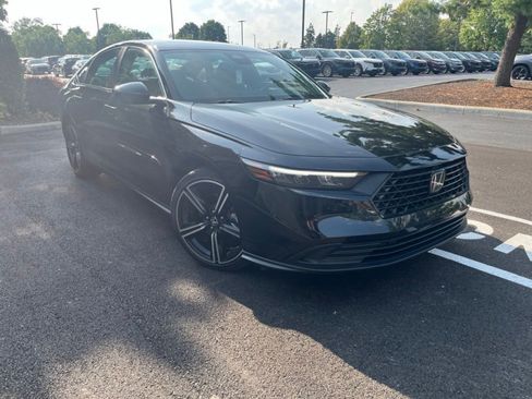 Used 2023 Honda Accord Sport image 3