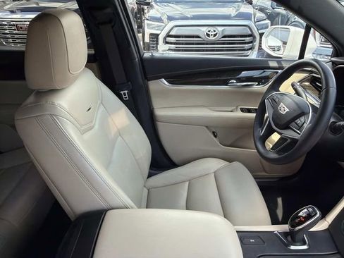 Used 2017 Cadillac XT5 FWD image 13