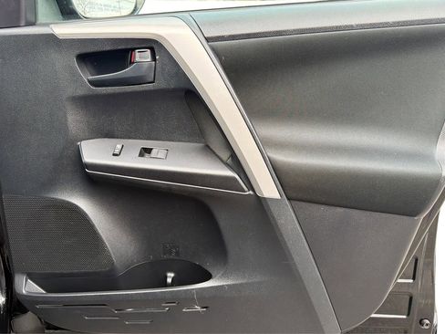 Used 2018 Toyota RAV4 LE w/ All Weather Liner Package image 20