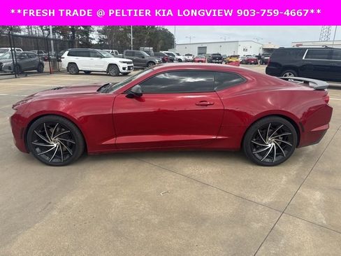 Used 2021 Chevrolet Camaro LT w/ Technology Package image 5