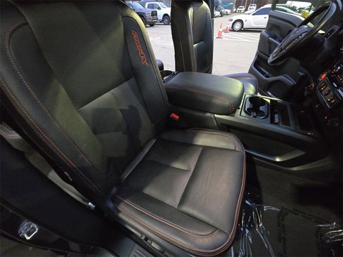 Used 2023 Nissan Titan PRO-4X w/ Pro-4x Convenience Package image 10