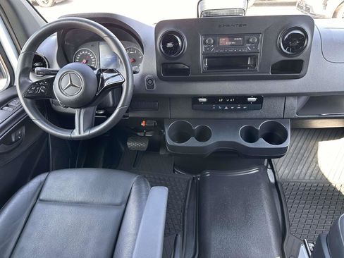 Used 2025 Mercedes-Benz Sprinter 2500 image 16