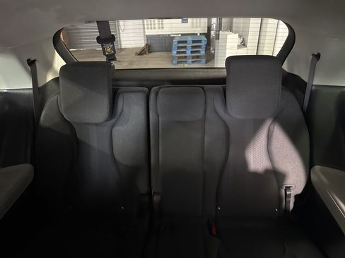 Used 2022 Kia Carnival LX image 22