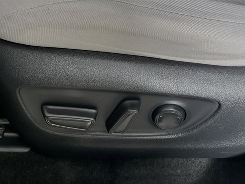 Used 2022 Toyota RAV4 XLE w/ Convenience Package FWD image 16
