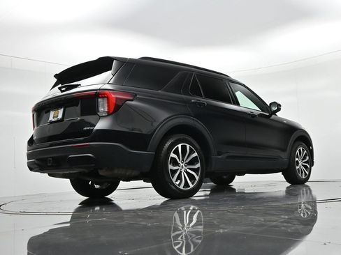Used 2025 Ford Explorer ST-Line AWD/4WD image 23