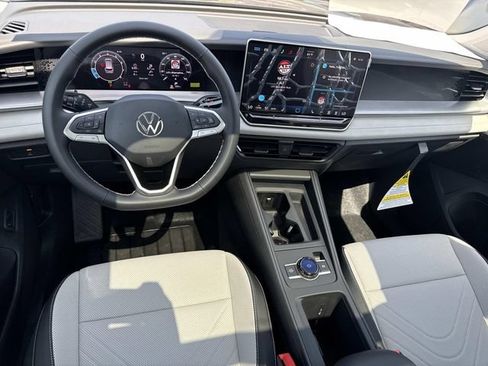 New 2026 Volkswagen Tiguan SE FWD image 6