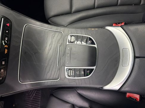 Used 2021 Mercedes-Benz GLC 300 w/ Premium Package image 34