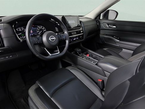 Used 2024 Nissan Pathfinder SL image 10