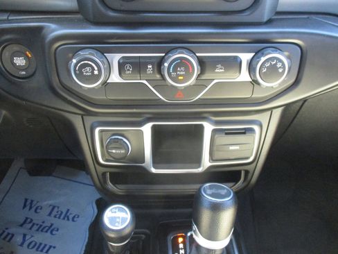 Used 2021 Jeep Wrangler Sport AWD/4WD image 21