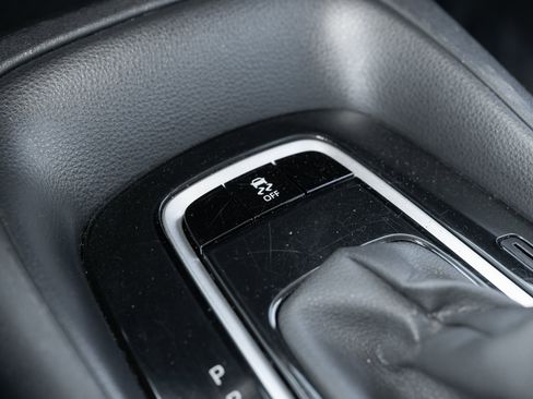 Used 2023 Toyota Corolla LE image 29