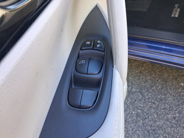 Used 2022 Nissan Rogue Sport SV FWD image 10