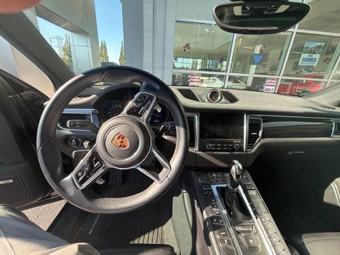 Used 2018 Porsche Macan AWD/4WD image 5