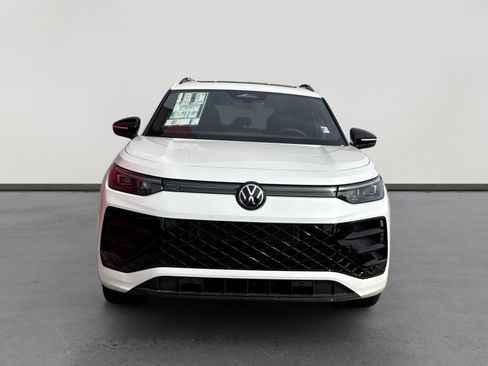 New 2026 Volkswagen Tiguan SE R-Line image 2