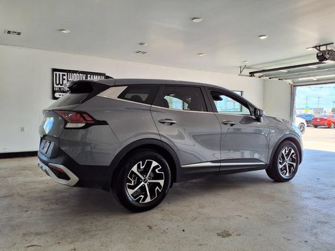 Used 2024 Kia Sportage EX FWD image 3