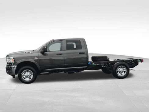 New 2024 RAM 3500 Tradesman w/ Chrome Appearance Group AWD/4WD image 6
