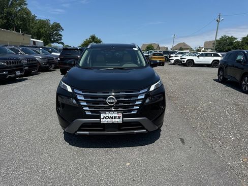 Used 2024 Nissan Rogue SL w/ SL Premium Package image 3