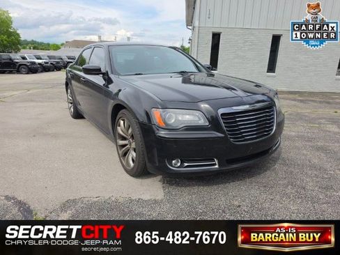 Used 2014 Chrysler 300 S RWD image 3