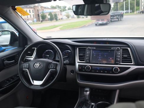 Used 2018 Toyota Highlander Limited AWD/4WD image 27