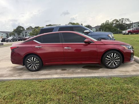 Used 2023 Nissan Altima 2.5 SV FWD image 3