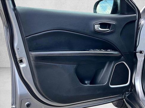 Used 2019 Jeep Compass Latitude w/ Popular Equipment Group AWD/4WD image 17